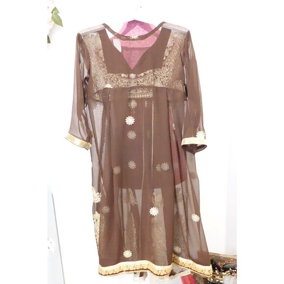 Ornate Gold appliques on Brown Kufta Dress/Saree Blouse - Picture 2 of 9